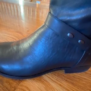 New Eileen Fisher Nova Classic size 9 black leather  boots